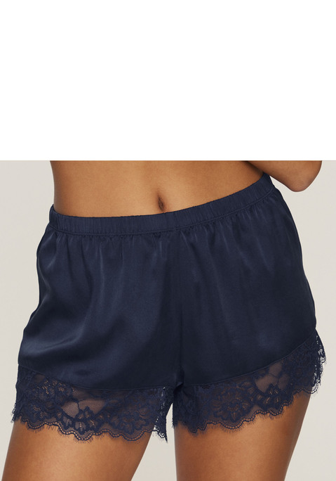 Bild: Panty von LASCANA: Traumhafte Shorty aus edler Qualität mit hohem Seidenanteil. Mit floraler, dezent transparenter Spitze an den Beinausschnitten. Passendes Seidentop aus der gleichen Serie erhältlich. Mit Liebe & Leidenschaft in Hamburg kreiert. Obermaterial: 75% Seide, 17% Polyamid, 8% Elasthan.
