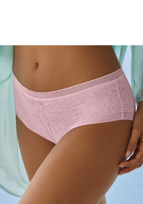 Bild: Panty von LASCANA: Feminine Panty mit edlem Ringaccessoire. Rundum aus extra flachem Material in blumiger Optik. Mit eingearbeitetem Baumwollzwickel. Passender BH aus der gleichen Serie erhältlich. Mit Liebe & Leidenschaft in Hamburg kreiert. Obermaterial: 81% Polyamid, 19% Elasthan.