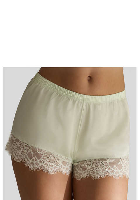 Bild: Panty von LASCANA: Traumhafte Shorty aus edler Qualität mit hohem Seidenanteil. Mit floraler, dezent transparenter Spitze an den Beinausschnitten. Passendes Seidentop aus der gleichen Serie erhältlich. Mit Liebe & Leidenschaft in Hamburg kreiert. Obermaterial: 75% Seide, 17% Polyamid, 8% Elasthan.