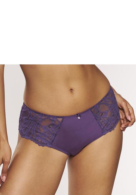 Bild: Panty von LASCANA: Feminine Panty in abdeckender Schnittform. Aus feiner, leicht transparenter Spitze und weichem Microtouch-Material. Mit eingearbeitetem Baumwollzwickel. Passende BHs aus der gleichen Serie erhältlich. Mit Liebe & Leidenschaft in Hamburg kreiert. Aus 89% Polyamid, 11% Elasthan.