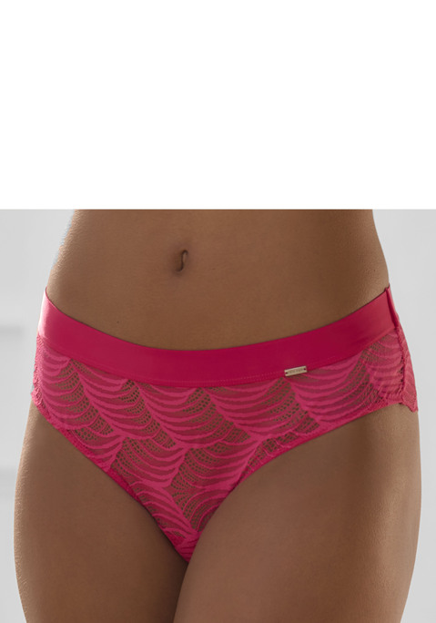 Bild: Panty von LASCANA: Modische Panty mit breitem Gummibund. Rundherum aus dezent transparenter Spitze in graphischer Optik. Mit eingearbeitetem Baumwollzwickel. Mit passenden BHs aus der gleichen Serie erhältlich. Mit Liebe & Leidenschaft in Hamburg kreiert. Obermaterial: 91% Polyamid, 9% Elasthan.