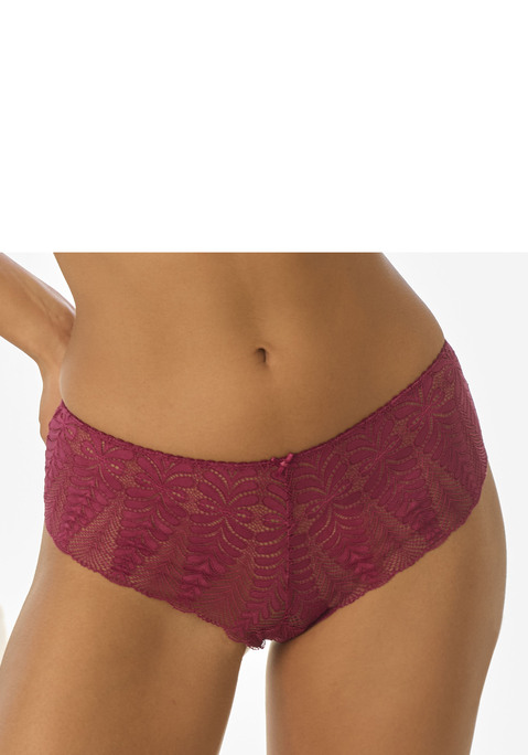 Bild: Panty von LASCANA: Feminine Panty aus modischer Spitze. In angenehmer und dezent abdeckender Schnittform. Mit eingearbeitetem Baumwollzwickel. Passender BH aus der gleichen Serie erhältlich. Mit Liebe & Leidenschaft in Hamburg kreiert. Obermaterial: 89% Polyamid, 11% Elasthan.
