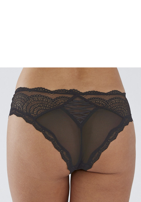 Bild: Panty von LASCANA: Feminine Panty mit edler Schnürung. Aus zarter Spitze und dezent transparentem Soft-Mesh. Mit eingearbeitetem Baumwollzwickel. Passende BHs aus der gleichen Serie erhältlich. Mit Liebe & Leidenschaft in Hamburg kreiert. Obermaterial: 88% Polyamid, 12% Elasthan.