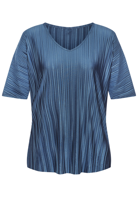 Bild: Plisseeshirt von LASCANA: Unifarbenes Shirt von Lascana aus schimmernder Jerseyware mit feinen Plisseefalten, V-Ausschnitt und kurzen Fledermausärmeln. Hüftbedeckende Länge, figurumspielende Passform. Vielseitig kombinierbar. Angenehmer, fließender Materialmix.