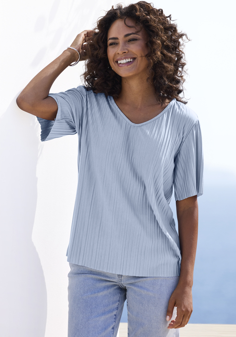 Bild: Plisseeshirt von LASCANA: Plissee-T-Shirt von Lascana mit leicht gerundetem V-Auschnitt. Gerader Saum. Lockere Passform. Ein vielseitiger Kombipartner für Freizeit und Büro. Aus weich fließender Qualität mit Viskoseanteil.