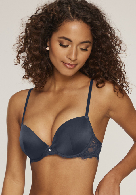 Bild: Push-up-BH von LASCANA: Femininer Push-up-BH aus floraler Spitze und edler Qualität mit hohem Seidenanteil. Mit herausnehmbaren Kissen - für ein tolles Dekolleté. Hübsches Glitzeraccessoire in der vorderen Mitte. Individuell verstellbare Träger sowie Rückenverschluss. Mit Liebe & Leidenschaft in Hamburg kreiert. Sexy Dessous. Spitzen-Dessous. Romantische Dessous. Verspielte Dessous. Obermaterial: 41% Seide, 33% Polyester, 20% Polyamid, 6% Elasthan.
