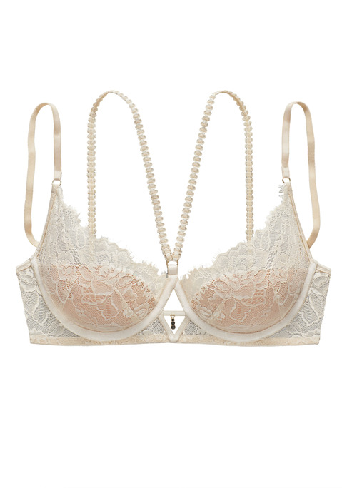 Bild: Push-up-BH von LASCANA: Verführerischer Push-up-BH mit Bügel und integriertem Kissen im Untercup. Aus edler Spitze mit extravagantem Zierbändchen und sexy Cut-Out. Individuell verstellbare Träger sowie Rückenverschluss. Passende Unterteile aus der gleichen Serie erhältlich. Mit Liebe & Leidenschaft in Hamburg kreiert. Obermaterial: 90% Polyamid, 10% Elasthan.