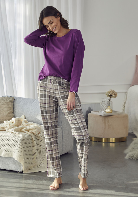 Bild: Pyjama von LASCANA: Klassischer Schlafanzug mit Wellensaum und Karomuster aus 100% Baumwolle. Mit jedem Kauf eines Artikels aus Cotton made in Africa untestützt Du die Initiative.