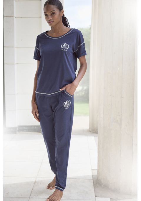 Bild: Pyjama von LASCANA: Kurzärmeliger Pyjama mit Kontraststeppungen. Aus 50% Baumwolle, 50% Viskose.