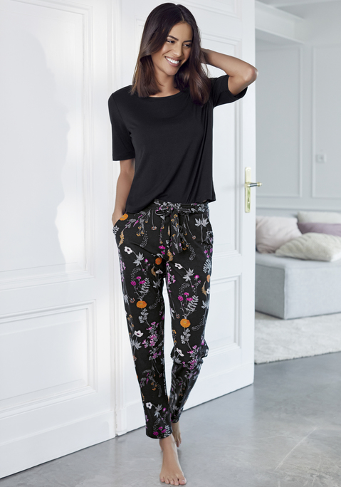 Pyjama von LASCANA in schwarz
