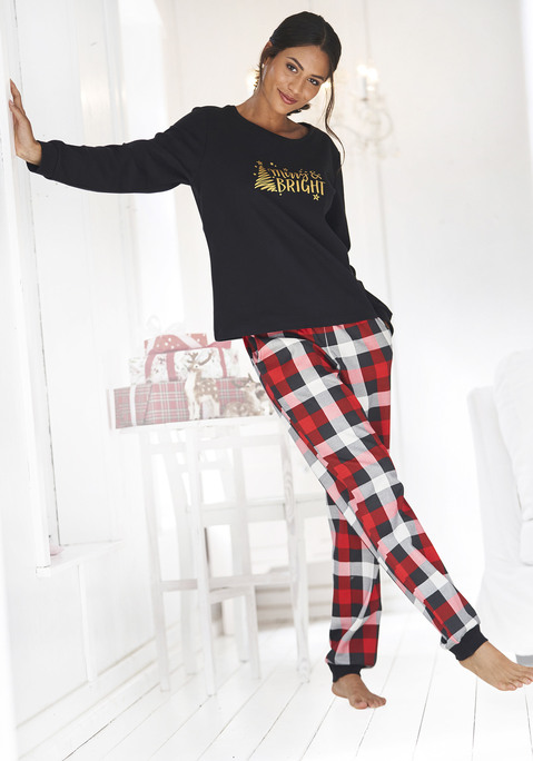 Bild: Pyjama von LASCANA: Bequemer Pyjama von Lascana. Unifarbenes Langarmoberteil mit glänzendem Wordingprint vorn. Rundhalsausschnitt. Bündchen an den Ärmelenden. Lange, karierte Hose mit elastischem Tunnelzugbund. Seitliche Eingrifftaschen. In weicher Single Jersey-Qualität aus Baumwolle.
