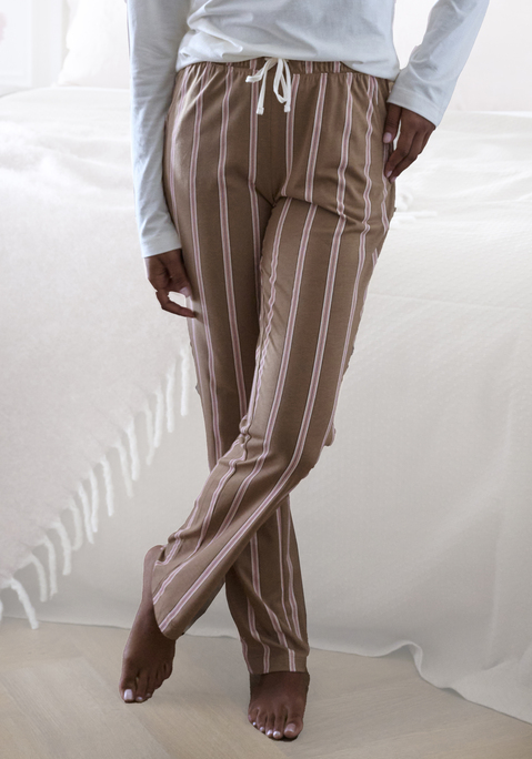 Bild: Pyjamahose von LASCANA: Pyjamahose von Lascana mit Alloverprint. Elastischer Tunnelzugbund mit Bindeband. Seitliche Eingrifftaschen. Schmale Passform. Trageangenehmer Baumwoll-Viskose-Jersey.