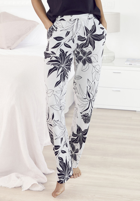 Bild: Pyjamahose von LASCANA: Stoffhose von Lascana. Mit floralem Alloverprint. Ausgestelltes Bein. Hoher, elastischer Tunnelzugbund. Seitliche Eingrifftaschen. Weiche Single-Jersey-Qualität aus 50% Baumwolle, 50% Viskose.