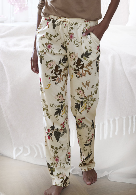 Bild: Pyjamahose von LASCANA: Pyjamahose von Lascana mit Alloverprint. Elastischer Tunnelzugbund mit Bindeband. Seitliche Eingrifftaschen. Schmale Passform. Trageangenehmer Baumwoll-Viskose-Jersey.