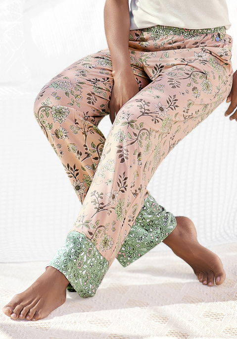 Bild: Pyjamahose von LASCANA: Lange Pyjamahose mit floralem Druck von Lascana. Elastischer Bund und  Saum im Kontrastmuster. Obermaterial: 60% Polyester, 36% Viskose, 4% Elasthan