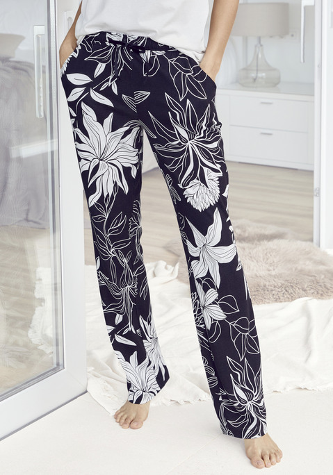Bild: Pyjamahose von LASCANA: Stoffhose von Lascana. Mit floralem Alloverprint. Ausgestelltes Bein. Hoher, elastischer Tunnelzugbund. Seitliche Eingrifftaschen. Weiche Single-Jersey-Qualität aus 50% Baumwolle, 50% Viskose.