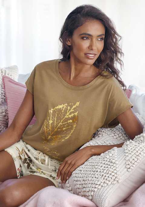 Bild: Pyjamaoberteil von LASCANA: Schlafshirt von Lascana mit hübschem Folienprint vorn. Rundhalsausschnitt mit Abschluss. Kurze, nahtlos angesetzte Ärmel. Bequemer Schnitt. Weicher Baumwoll-Viskose-Jersey.