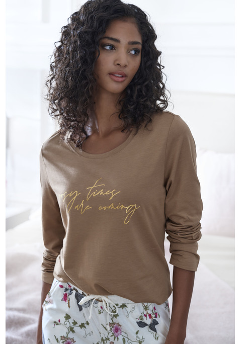 Bild: Pyjamaoberteil von LASCANA: Weiches Schlafshirt von Lascana mit Foliendruck vorn. Rundhalsausschnitt und lange Ärmel. Bequemer Schnitt. Trageangenehmer Baumwoll-Viskose-Jersey.