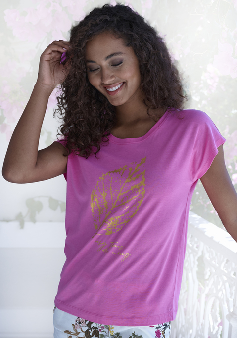 Bild: Pyjamaoberteil von LASCANA: Schlafshirt von Lascana mit hübschem Folienprint vorn. Rundhalsausschnitt mit Abschluss. Kurze, nahtlos angesetzte Ärmel. Bequemer Schnitt. Weicher Baumwoll-Viskose-Jersey.