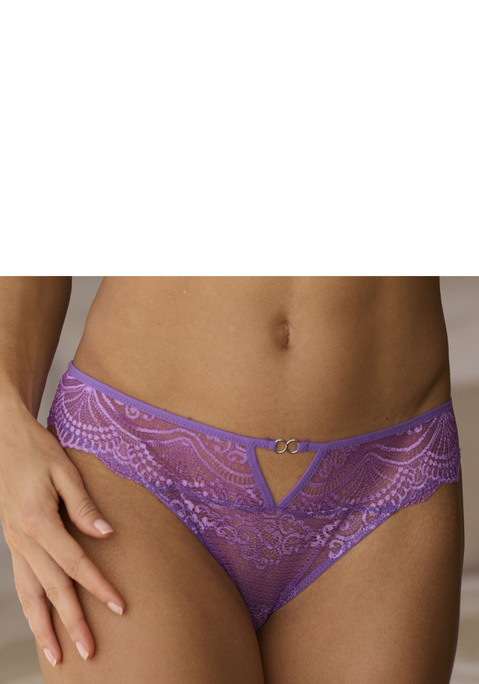 Bild: Rioslip von LASCANA: Sexy Rioslip aus weicher, elastischer Spitze. Mit verführerischen Cut-outs und vorne mit Ring. Mit eingearbeitetem Baumwollzwickel für angenehmes Tragegefühl. Passender BH aus der gleichen Serie erhältlich. Aus 90% Polyamid, 10% Elasthan.