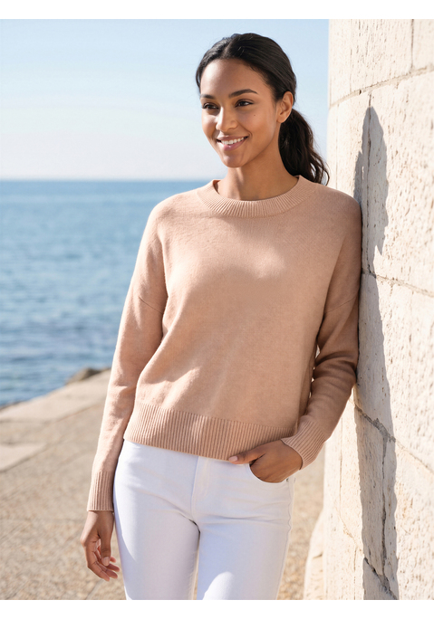 Bild: Rundhalspullover von LASCANA: Schönes Basic: der Rundhalspullover von Lascana. Lockere Passform mit überschnittenen Schultern. Breite Rippstrickbündchen für eine schöne Formgebung. Vielseitig kombinierbar. Weiche Strickqualität mit Viskose.