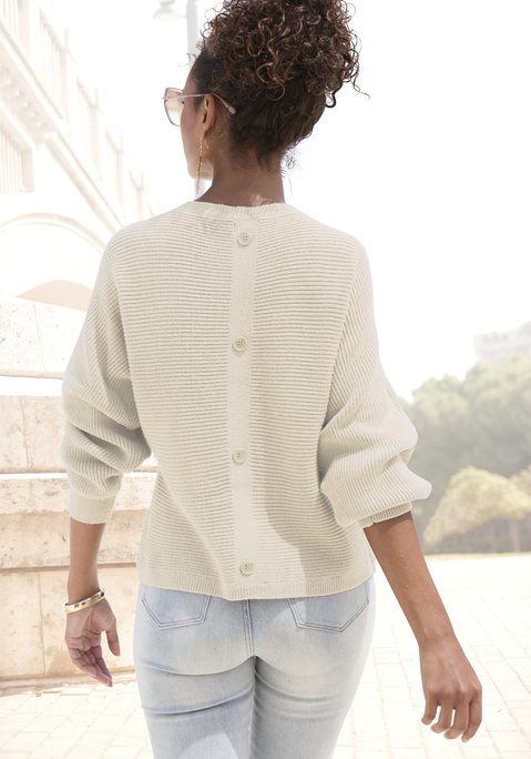 Bild: Rundhalspullover von LASCANA: Bequemer Pullover von Lascana mit langen Fledermausärmeln. Zierknöpfe an der Rückseite. Gerader Saum. Figurumspielende Passform. Pflegeleichter Materialmix mit Viskose-Anteil und weichem Griff.