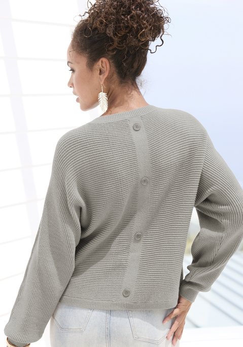 Bild: Rundhalspullover von LASCANA: Bequemer Pullover von Lascana mit langen Fledermausärmeln. Zierknöpfe an der Rückseite. Gerader Saum. Figurumspielende Passform. Pflegeleichter Materialmix mit Viskose-Anteil und weichem Griff.