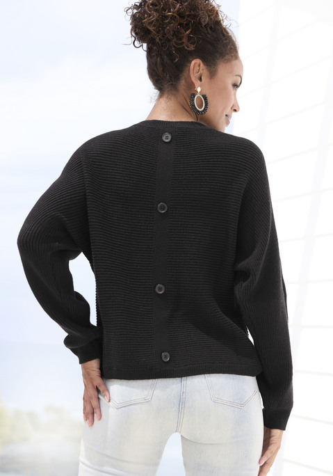 Bild: Rundhalspullover von LASCANA: Bequemer Pullover von Lascana mit langen Fledermausärmeln. Zierknöpfe an der Rückseite. Gerader Saum. Figurumspielende Passform. Pflegeleichter Materialmix mit Viskose-Anteil und weichem Griff.