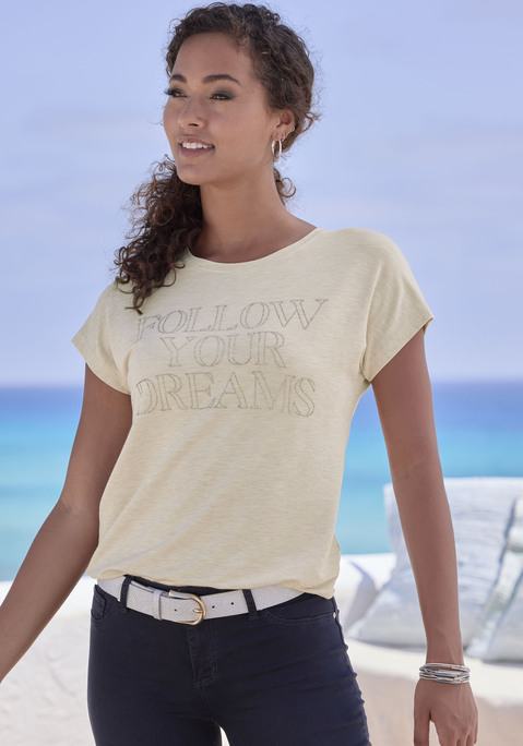 Bild: Rundhalsshirt von LASCANA: T-Shirt von Lascana mit Schmuckstein-Schriftzug vorn. Rundhalsausschnitt. Weiche Viskosequalität.