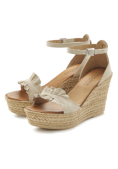 Bild: Sandalette von LASCANA: Sandalette aus Leder mit Keilabsatz von LASCANA. Made in Italy. Absatzhöhe ca. 9,5 cm. Obermaterial und Futter aus Ziegenleder und Rindsleder. Decksohle aus Rindsleder. Laufsohle aus Synthetik.