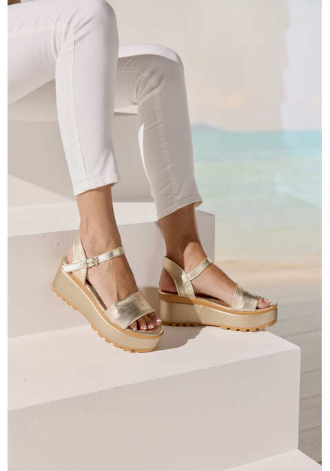 Bild: Sandalette von LASCANA: Elegante Riemchensandalette von Lascana mit komfortablen Keilabsatz. Feminine Passform, ideal für Sommer und Urlaub sowie für festliche Events..  Aus hochwertigem Leder.