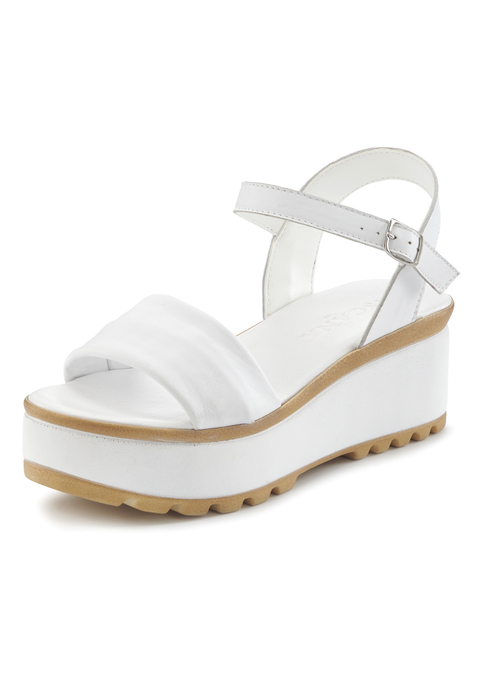 Bild: Sandalette von LASCANA: Elegante Riemchensandalette von Lascana mit komfortablen Keilabsatz. Feminine Passform, ideal für Sommer und Urlaub sowie für festliche Events..  Aus hochwertigem Leder.