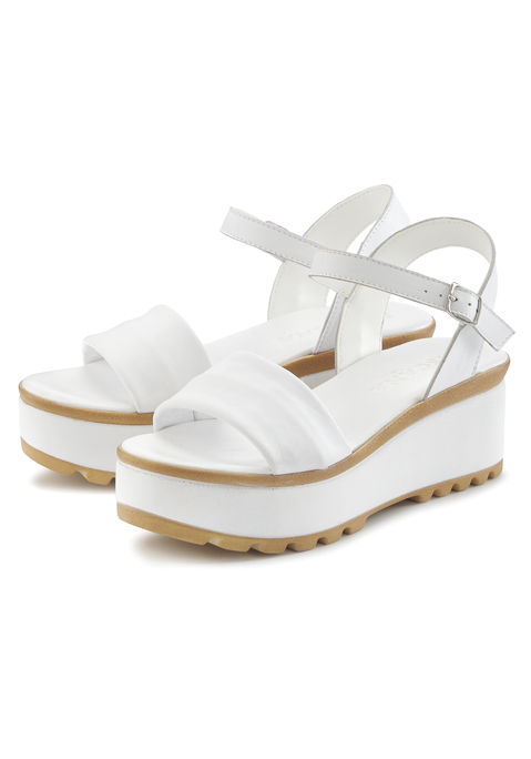 Bild: Sandalette von LASCANA: Elegante Riemchensandalette von Lascana mit komfortablen Keilabsatz. Feminine Passform, ideal für Sommer und Urlaub sowie für festliche Events..  Aus hochwertigem Leder.