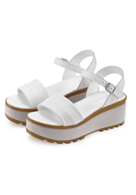 Bild: Sandalette von LASCANA: Elegante Riemchensandalette von Lascana mit komfortablen Keilabsatz. Feminine Passform, ideal für Sommer und Urlaub sowie für festliche Events..  Aus hochwertigem Leder.