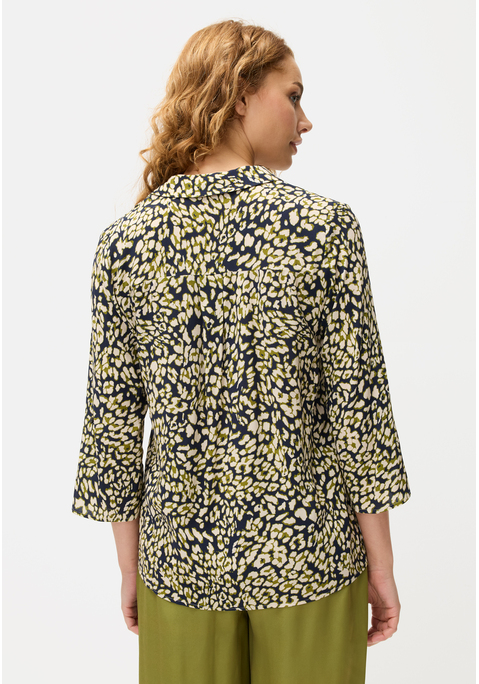 Bild: Schlupfbluse von LASCANA: Blusenshirt von Lascana. Mit tiefem V-Ausschnitt. Modischer Blusenkragen. Krempelbare 3/4-Ärmel mit Knopf und Riegel. Gerundeter Saumabschluss. Leichte, fließende Viskose.