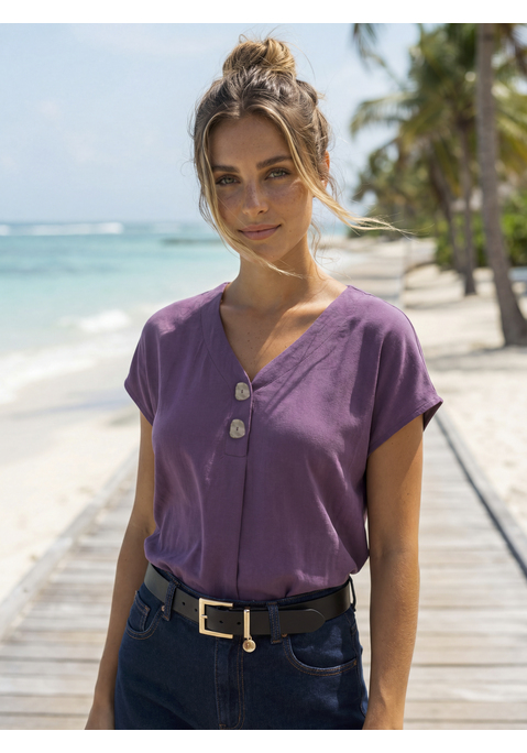 Bild: Schlupfbluse von LASCANA: Bluse von Lascana. V-Ausschnitt mit 2 Knöpfen. Kurze Ärmel. Abgerundeter Saumabschluss. Länge ca. 62 cm. 100% Viskose aus verbesserter Rohstoffbeschaffung.