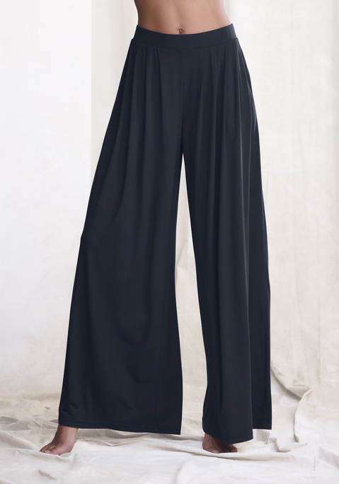 Bild: Schlupfhose von LASCANA: Extraweite Schlupfhose von Lascana mit hohem Komfortfaktor. Mit praktischen Seitennahttaschen. Ideal für zu Hause und für die Freizeit. Weich fließende Qualität.