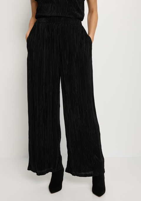 Bild: Schlupfhose von LASCANA: Unifarbene Schlupfhose von Lascana mit weichem Gummizugbund. Praktische Eingrifftaschen. Lange, weite Beinform. Elegant oder casual kombinierbar. Leicht plissierte, strukturierte Crêpe-Ware.