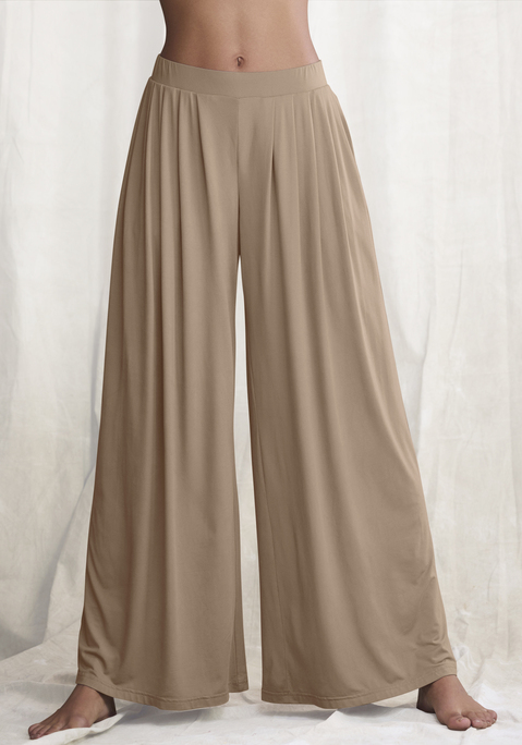 Bild: Schlupfhose von LASCANA: Extraweite Schlupfhose von Lascana mit hohem Komfortfaktor. Mit praktischen Seitennahttaschen. Ideal für zu Hause und für die Freizeit. Weich fließende Qualität.