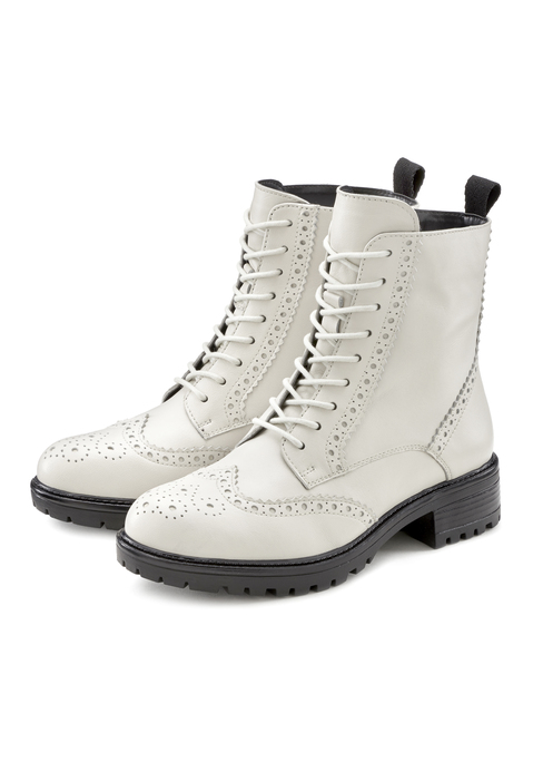 Bild: Schnürboots von LASCANA: Schnürboots aus Leder von LASCANA. Obermaterial aus Schafsleder. Futter aus Textil und Lederimitat. Decksohle und Laufsohle aus Synthetik.