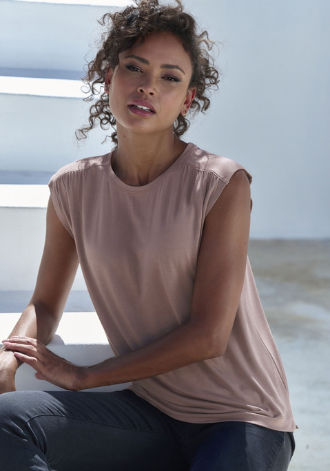 Bild: Shirttop von LASCANA: Top von Lascana im praktischen 2er-Pack. Vorverlegte Schulternähte mit dezenter Raffung. Rundhalsausschnitt mit Piping. Figurumspielend geschnitten. Viskosemix mit weichem Griff.