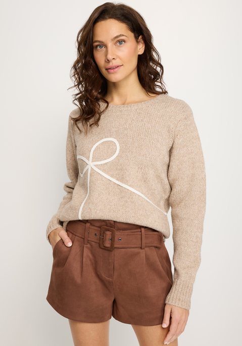 Bild: Shorts von LASCANA: Unifarbene Shorts von Lascana. Elegant: modische Falten am Bund. Seitliche Eingrifftaschen. Lockerer Schnitt. Vielseitig zu verschiedenen Styles kombinierbar. Weiches Velourslederimitat.
