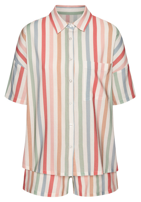 Bild: Shorty von LASCANA: Klassisch geschnittener Shorty von Lascana. Shirt mit Knopfleiste und aufgesetzter Brusttasche. Überschnittene Schultern. Kurze Hose mit elastischem Gummizugbund. Gewebte Viskosequalität.