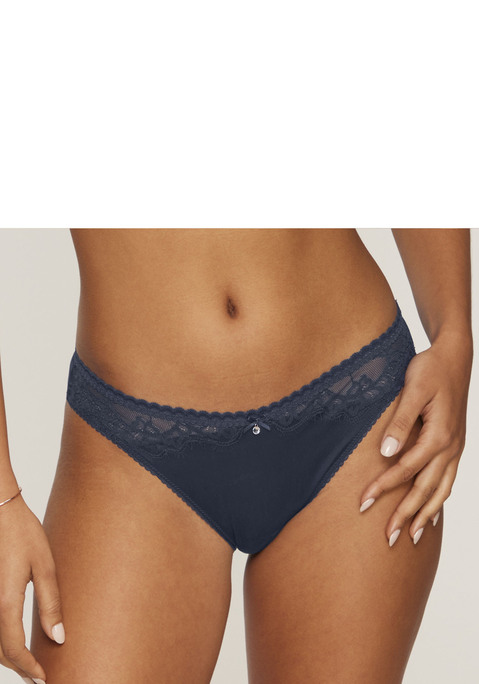 Bild: Slip von LASCANA: Hübscher Slip aus edler Qualität mit hohem Seidenanteil. Mit floralen, dezent transparenten Spitzeneinsätzen. Feine Zierschleife und edles Glitzeraccessoire  in der vorderen Mitte. Passende BHs aus der gleichen Serie erhältlich. Mit Liebe & Leidenschaft in Hamburg kreiert. Obermaterial: 50% Polyamid, 40% Seide, 10% Elasthan.