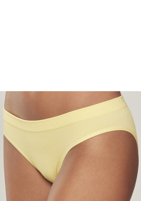 Bild: Slip von LASCANA: Modischer Slip aus angenehm weicher Baumwolle. In abdeckender, seamless Schnittform. Mit eingearbeitetem Baumwollzwickel. Passender BH aus der gleichen Serie erhältlich. Mit Liebe & Leidenschaft in Hamburg kreiert. In Größe 48/50 nicht seamless, sondern mit Seitennaht!. Obermaterial: 58% Baumwolle, 39% Polyamid, 3% Elasthan.