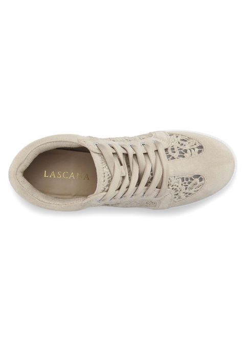 Bild: Sneaker von LASCANA: Eleganter Sneaker von Lascana, Mit modischem Spitzeneinsatz. Besondere Features: Innen liegender Keilabsatz und gepolsterte Fersenkappe für zusätzlichen Komfort. Leichte Sohle. Aus Textil.