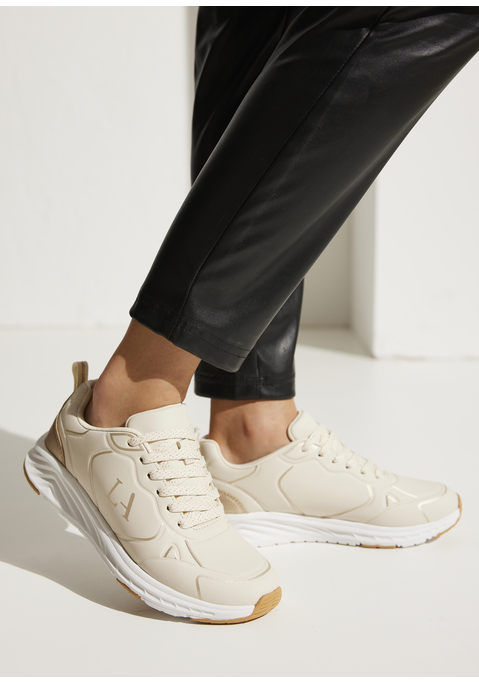 Bild: Sneaker von LASCANA: Modischer Sneaker von Lascana. Kontrastfarbene Details ergänzen die Optik. Die Innensohle ist herausnehmbar und eignet sich für lose Einlagen. Sportlich und vielseitig kombinierbar mit Jeans, Shorts oder Kleidern. Ideal für sportive Aktivitäten oder Freizeitunternehmungen.