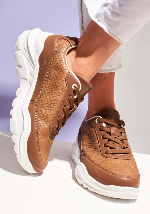 Bild: Sneaker von LASCANA: Modischer Sneaker von Lascana im modischen Chunky-Style. Leichter Plateauabsatz. Optimal für Sport und Freizeit, passt zu Jeans, Shorts und auch zu Röcken und Kleidern.