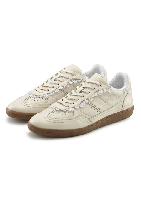 Bild: Sneaker von LASCANA: Mit hübschen Spitzedetails: Sneaker von Lascana. Herausnehmbare Innensohle, für lose Einlagen geeignet. Gestylt mit Shorts oder lässigen Jeans perfekt für die Freizeit. Hochwertiges Leder.