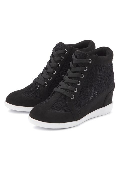 Bild: Sneaker von LASCANA: Eleganter Sneaker von Lascana, Mit modischem Spitzeneinsatz. Besondere Features: Innen liegender Keilabsatz und gepolsterte Fersenkappe für zusätzlichen Komfort. Leichte Sohle. Aus Textil.